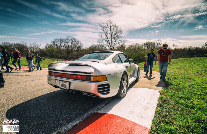 Illustration for article titled The Fastest Way from Dallas to Austin is Craigslist: A Radwood Story